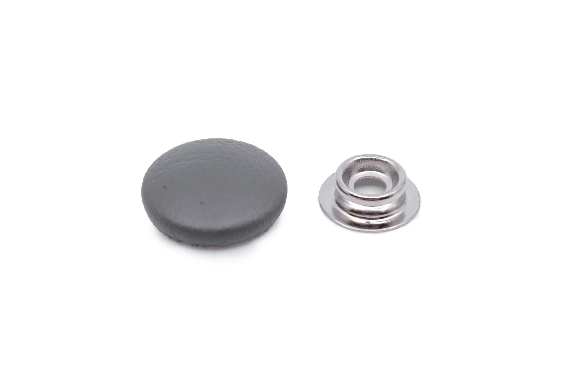 Bouton Gris En Cuir Pour Coussin