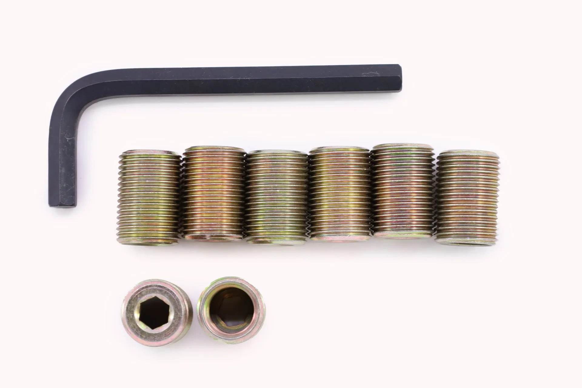 Extender,Stud,For Wheelcover Inst.Kit 8